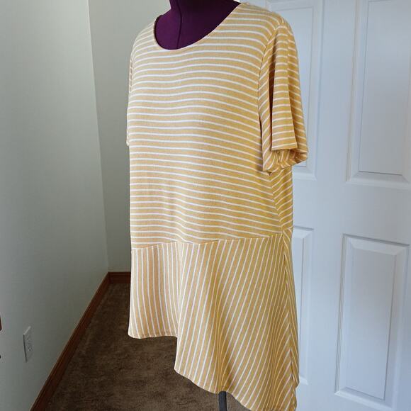 Lane Bryant Tops - Lane Bryant Sunshine Striped Tunic Top 18 / 20 lightweight sweater short sleeves